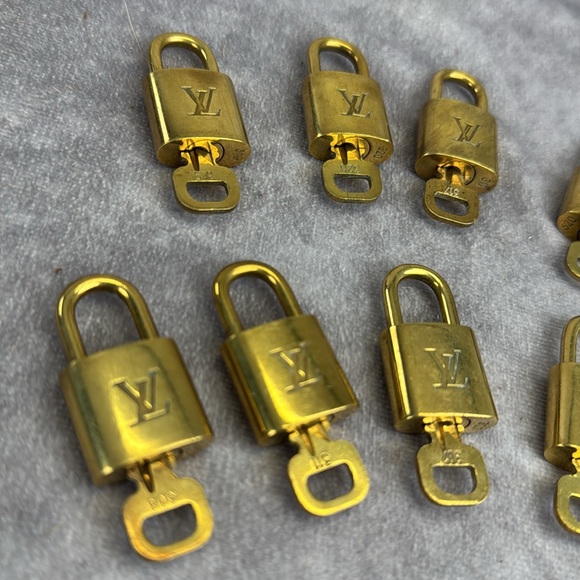 Louis Vuitton Lock & Keys Replacement Gold - Picture 2 of 9